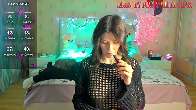 Snapshot of unearthly_di chatting on 10.22.25 unearthly di online show from 10.22.25