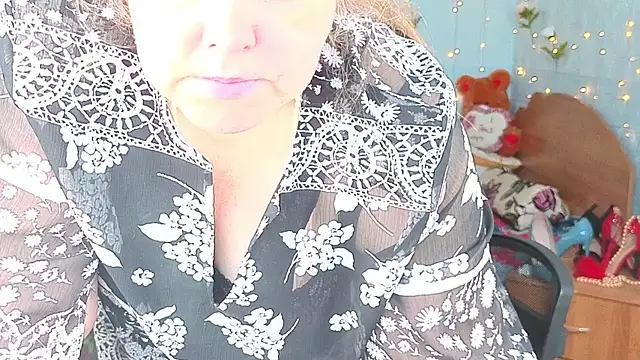 Snapshot of Audrey_Aura chatting on 09.17.25 Audrey Aura online show from 09.17.25