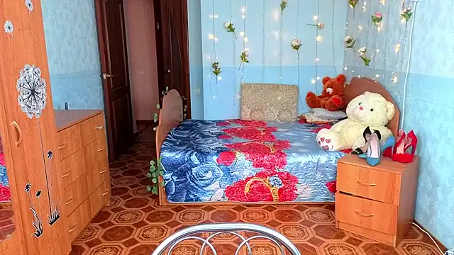 Snapshot of Audrey_Aura chatting on 10.10.25 Audrey Aura online show from 10.10.25