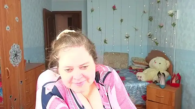 Snapshot of Audrey_Aura chatting on 10.13.25 Audrey Aura online show from 10.13.25