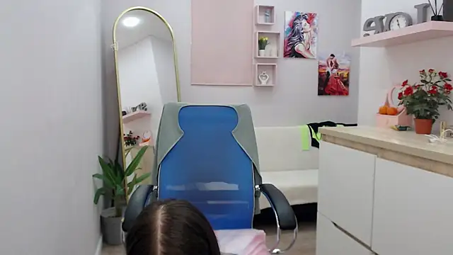 Snapshot of muriel_elvin chatting on 12.18.25 muriel elvin online show from 12.18.25