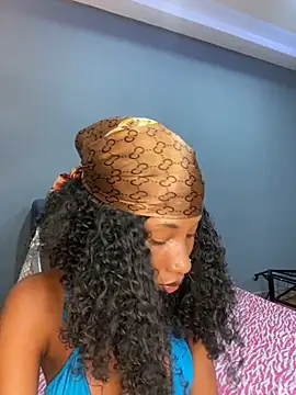 Snapshot of Monakeys chatting on 10.07.25 Monakeys online show from 10.07.25