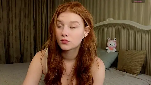 Juuulia  online show from 10.16.25