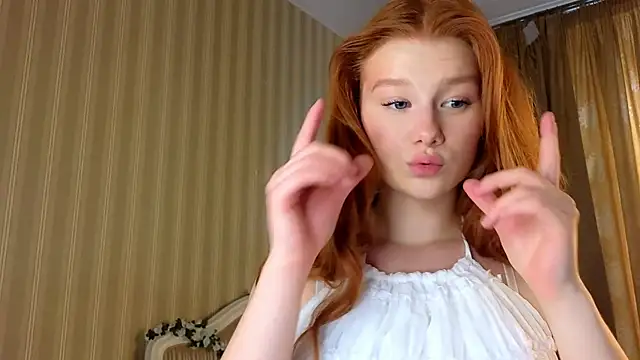 Snapshot of Juuulia_ chatting on 06.12.26 Juuulia online show from 06.12.26