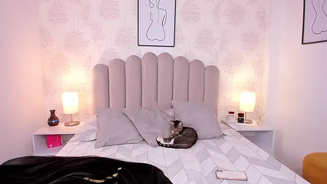 Snapshot of ShaynaHosk chatting on 09.08.25 ShaynaHosk online show from 09.08.25