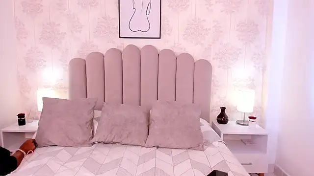 ShaynaHosk online show from 12.19.25