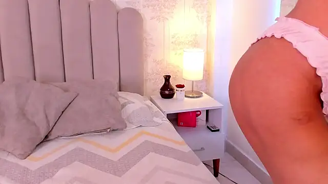 ShaynaHosk online show from 02.06.26