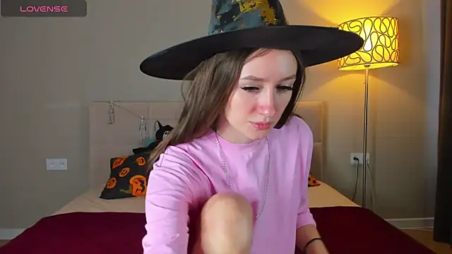 Snapshot of cutienaughtygirl chatting on 10.25.25 cutienaughtygirl online show from 10.25.25