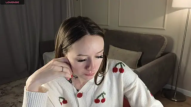 Snapshot of cutienaughtygirl chatting on 11.24.25 cutienaughtygirl online show from 11.24.25