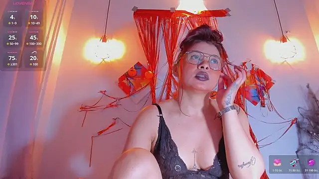 Snapshot of Karlaliones69 chatting on 10.22.25 Karlaliones69 online show from 10.22.25