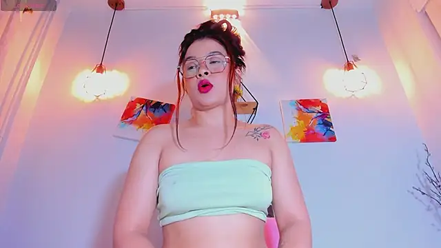 Snapshot of Karlaliones69 chatting on 12.04.25 Karlaliones69 online show from 12.04.25