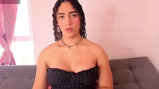 Snapshot of lunagudis chatting on 12.03.25 lunagudis online show from 12.03.25