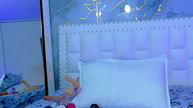 cutepetitee online show from 04.22.26