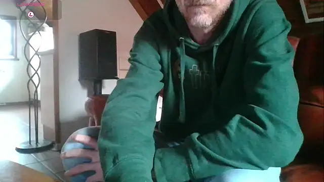 Snapshot of Vrenico-SC chatting on 09.24.25 Vrenico-SC online show from 09.24.25