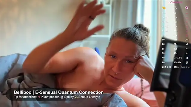 Snapshot of SwingWingWomanSweden chatting on 09.12.25 SwingWingWomanSweden online show from 09.12.25