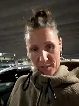 Snapshot of SwingWingWomanSweden chatting on 09.25.25 SwingWingWomanSweden online show from 09.25.25