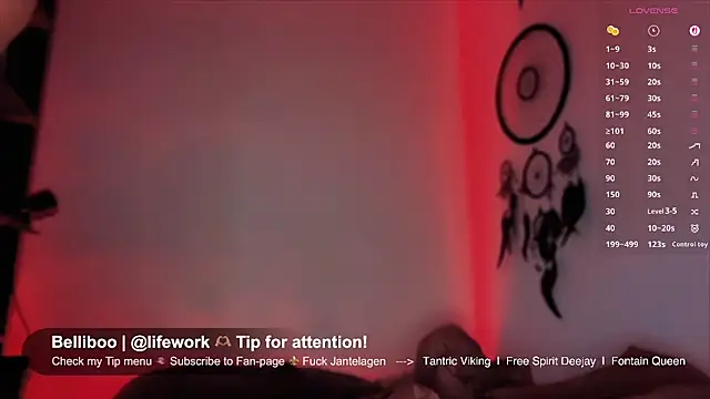 Snapshot of SwingWingWomanSweden chatting on 10.21.25 SwingWingWomanSweden online show from 10.21.25