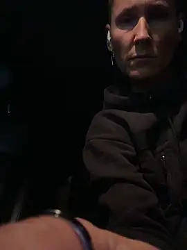 Snapshot of SwingWingWomanSweden chatting on 10.30.25 SwingWingWomanSweden online show from 10.30.25