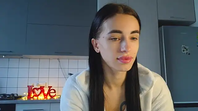 Snapshot of EvaMelnik chatting on 09.18.25 EvaMelnik online show from 09.18.25