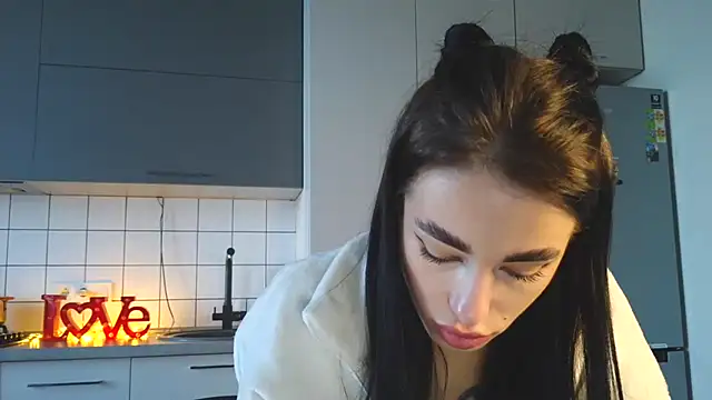 Snapshot of EvaMelnik chatting on 09.23.25 EvaMelnik online show from 09.23.25