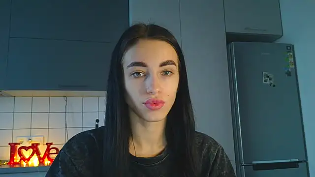 Snapshot of EvaMelnik chatting on 09.24.25 EvaMelnik online show from 09.24.25