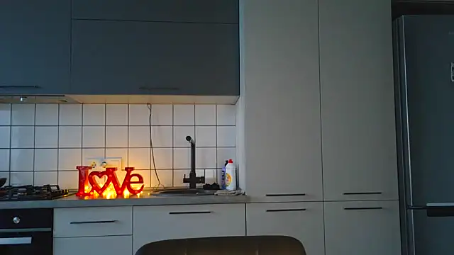 Snapshot of EvaMelnik chatting on 09.25.25 EvaMelnik online show from 09.25.25