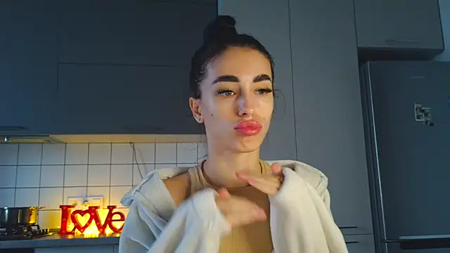 Snapshot of EvaMelnik chatting on 10.03.25 EvaMelnik online show from 10.03.25