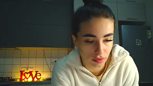 Snapshot of EvaMelnik chatting on 10.04.25 EvaMelnik online show from 10.04.25