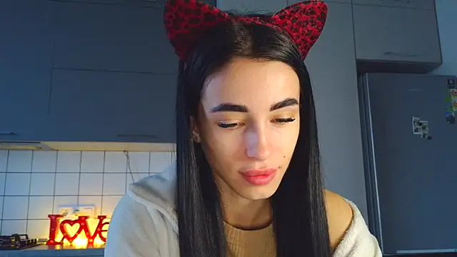 Snapshot of EvaMelnik chatting on 10.05.25 EvaMelnik online show from 10.05.25