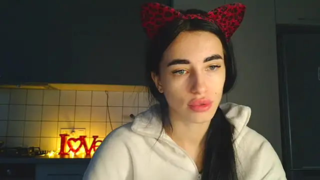 Snapshot of EvaMelnik chatting on 10.07.25 EvaMelnik online show from 10.07.25