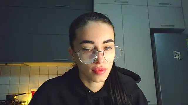 Snapshot of EvaMelnik chatting on 10.08.25 EvaMelnik online show from 10.08.25