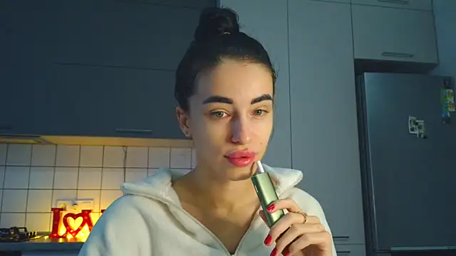 Snapshot of EvaMelnik chatting on 10.11.25 EvaMelnik online show from 10.11.25