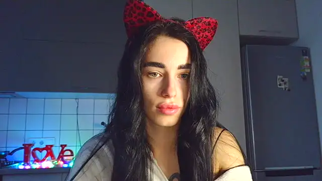 Snapshot of EvaMelnik chatting on 10.12.25 EvaMelnik online show from 10.12.25