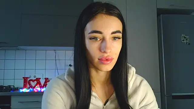 Snapshot of EvaMelnik chatting on 10.15.25 EvaMelnik online show from 10.15.25