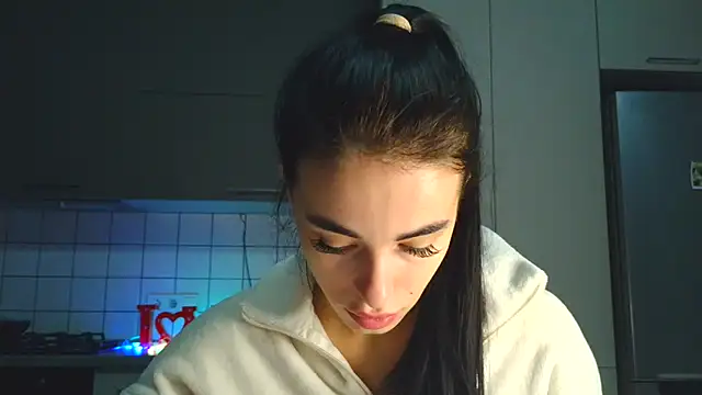 Snapshot of EvaMelnik chatting on 10.16.25 EvaMelnik online show from 10.16.25