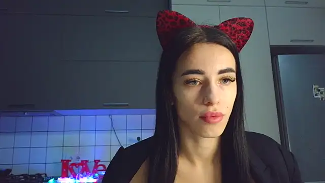 Snapshot of EvaMelnik chatting on 10.23.25 EvaMelnik online show from 10.23.25