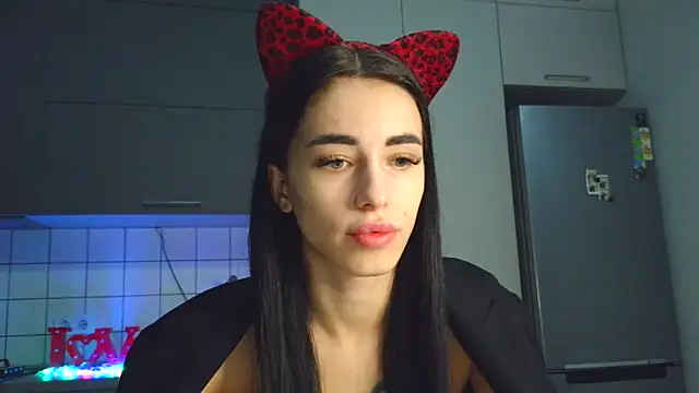 Snapshot of EvaMelnik chatting on 10.24.25 EvaMelnik online show from 10.24.25