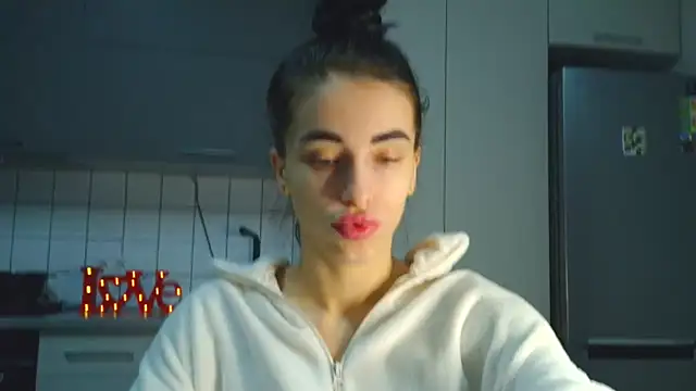 Snapshot of EvaMelnik chatting on 11.10.25 EvaMelnik online show from 11.10.25