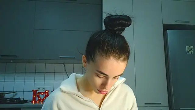 Snapshot of EvaMelnik chatting on 11.12.25 EvaMelnik online show from 11.12.25