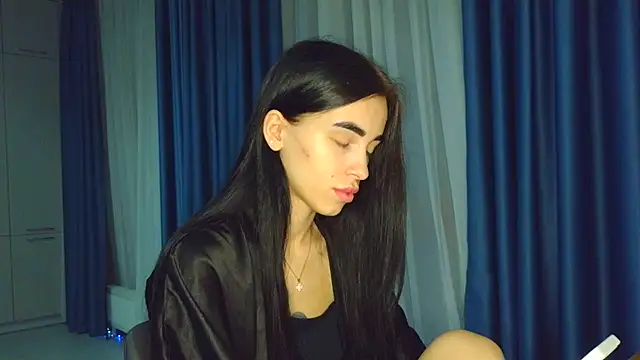 Snapshot of EvaMelnik chatting on 11.16.25 EvaMelnik online show from 11.16.25