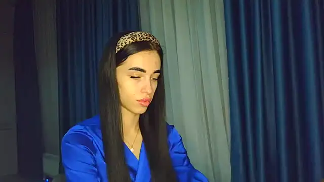 Snapshot of EvaMelnik chatting on 11.18.25 EvaMelnik online show from 11.18.25