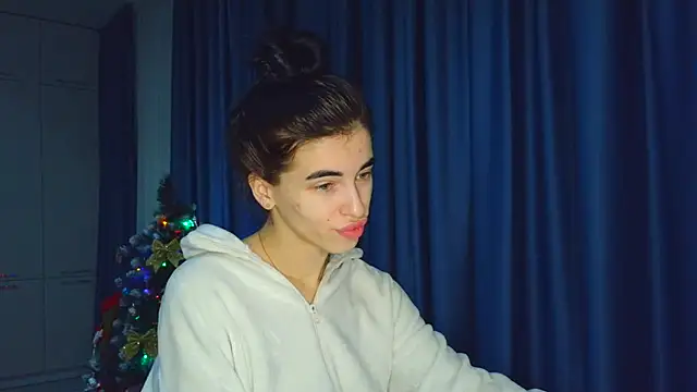 Snapshot of EvaMelnik chatting on 11.26.25 EvaMelnik online show from 11.26.25