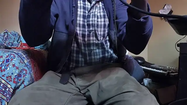 Snapshot of EYEzIAM chatting on 12.18.25 EYEzIAM online show from 12.18.25