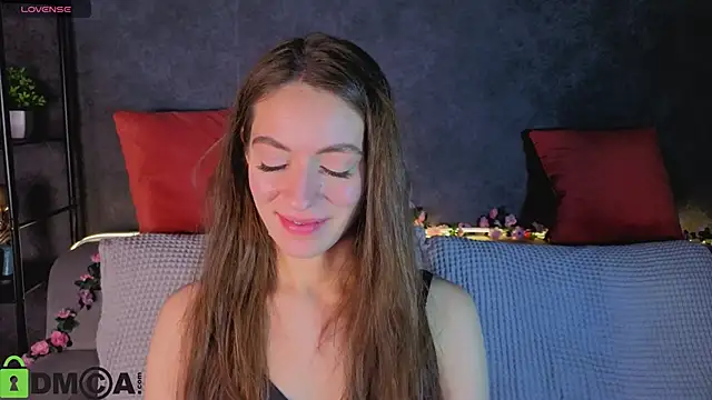 Agnes Wells online show from 12.04.25