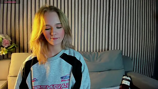 Snapshot of Casey_Sweeet chatting on 09.29.25 Casey Sweeet online show from 09.29.25