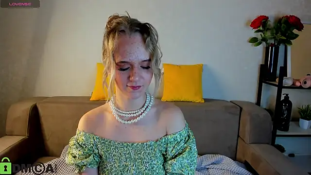 Snapshot of Casey_Sweeet chatting on 10.06.25 Casey Sweeet online show from 10.06.25