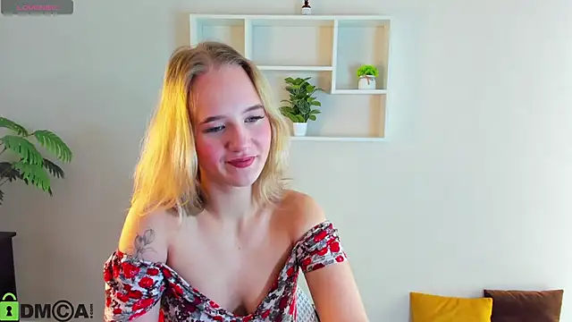 Snapshot of Casey_Sweeet chatting on 10.08.25 Casey Sweeet online show from 10.08.25