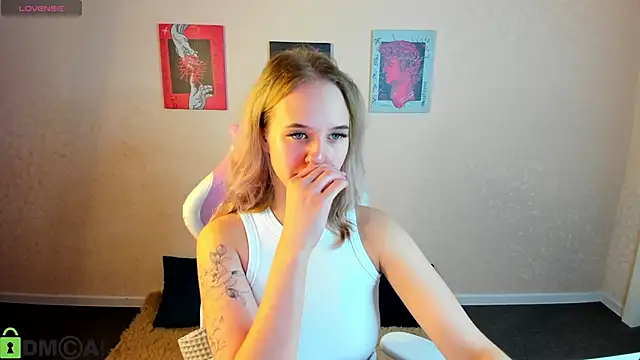 Snapshot of Casey_Sweeet chatting on 10.12.25 Casey Sweeet online show from 10.12.25