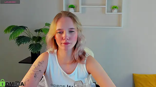 Snapshot of Casey_Sweeet chatting on 10.15.25 Casey Sweeet online show from 10.15.25