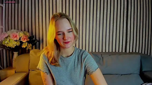 Snapshot of Casey_Sweeet chatting on 10.19.25 Casey Sweeet online show from 10.19.25